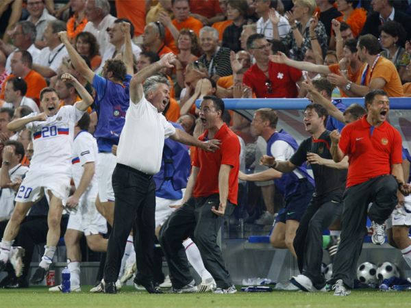 Евро-2008, Россия забивает третий гол Голландцам Евро-2008, Россия забивает третий гол Голландцам